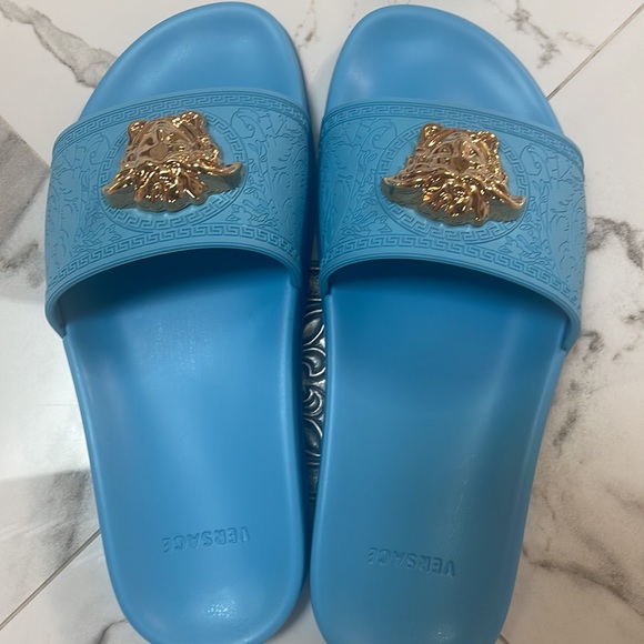 🤩Versace Pool Slides - Picture 2 of 4